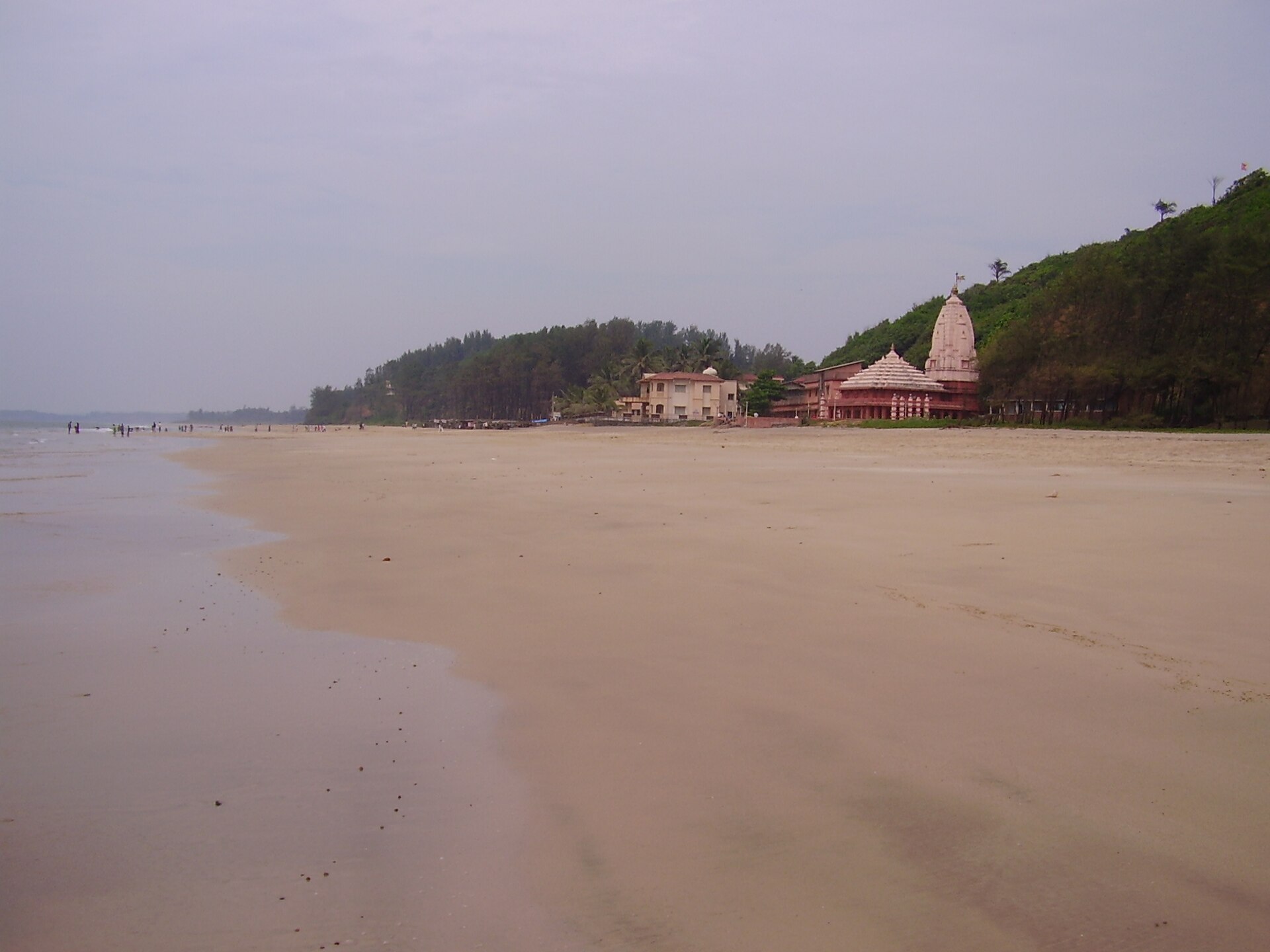 Broad white sandy shoreline and breaking Arabian Sea waves at Ganpatipule Beach in Ratnagiri, Maharashtra