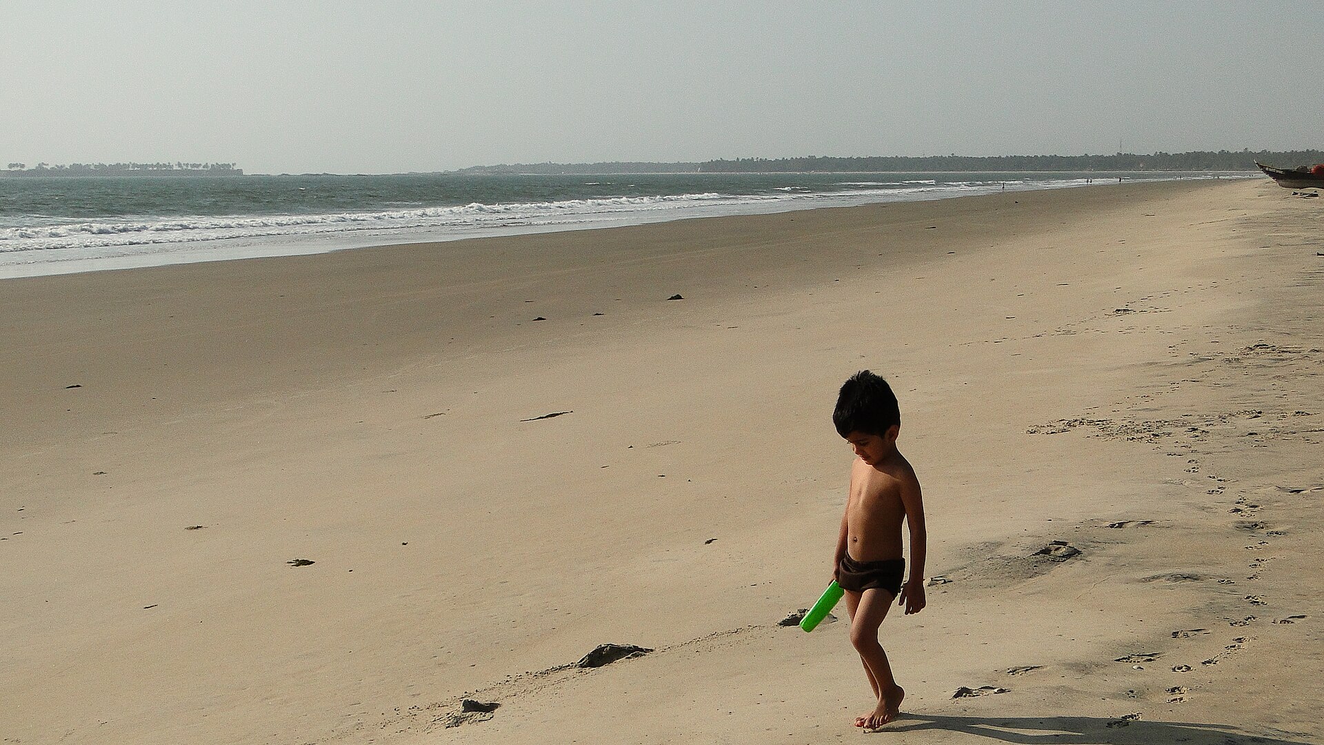 Pristine white sand coastline and turquoise Arabian Sea surf at Tarkarli Beach in Sindhudurg, Maharashtra