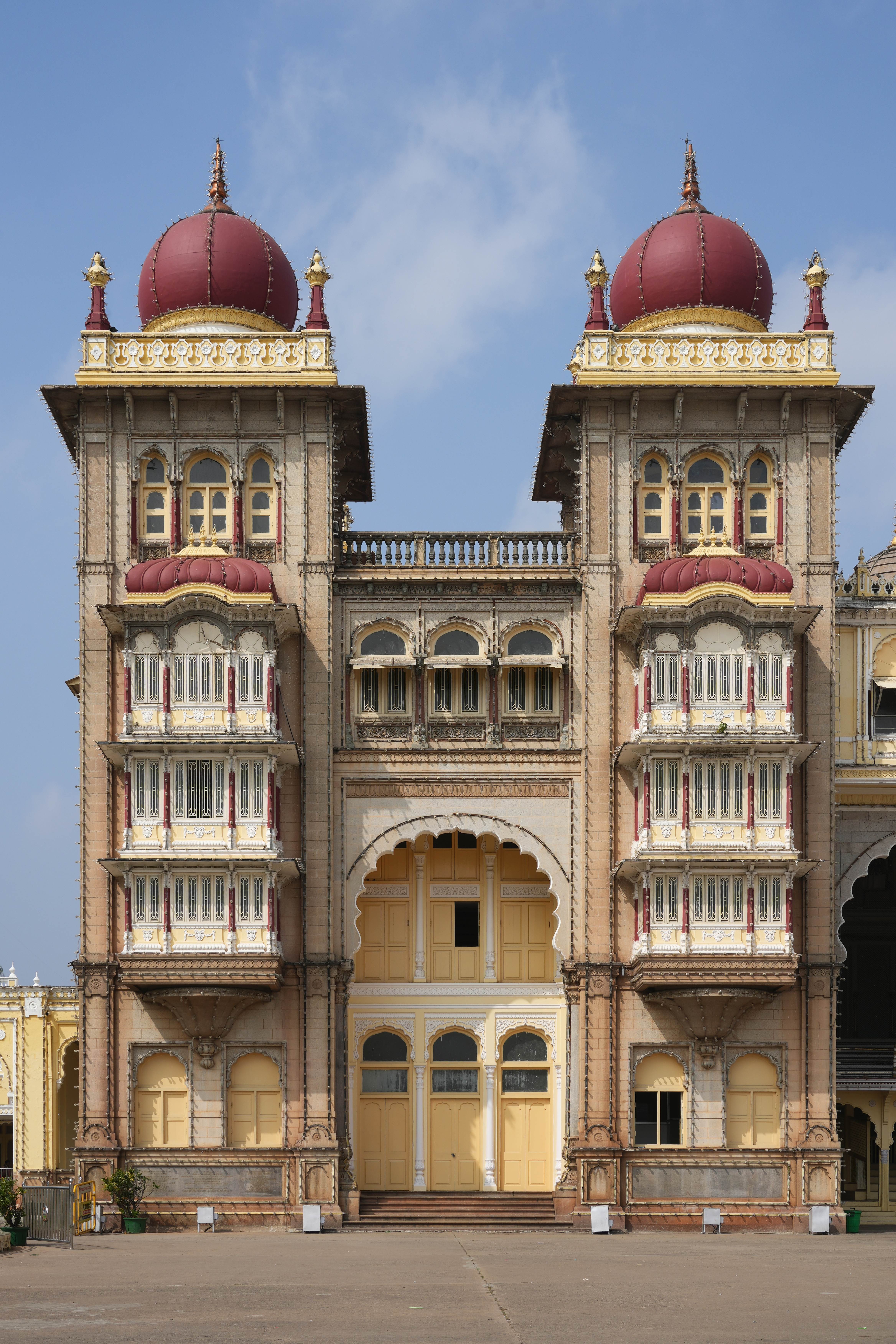 Chamundeshwari Temple Mysore Hill Master Guide 2026 — 1000 Steps, Nandi & Rituals